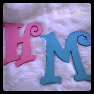 👶🏻  (bundle 3 kids items for $12) decorative H and M decals